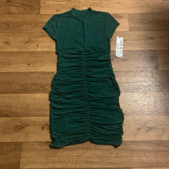 Ruched emerald glitter sparkly dress - Picture 1 of 4
